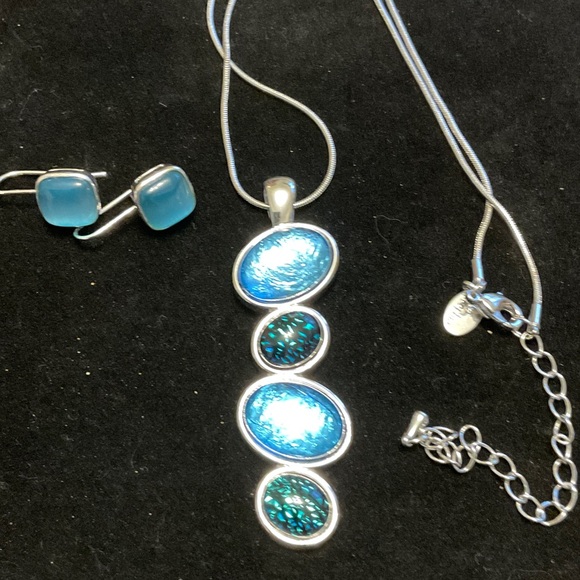 Lia Sophia Jewelry - Lia Sophia Elegant Silver and Blue Pendant Necklace Set